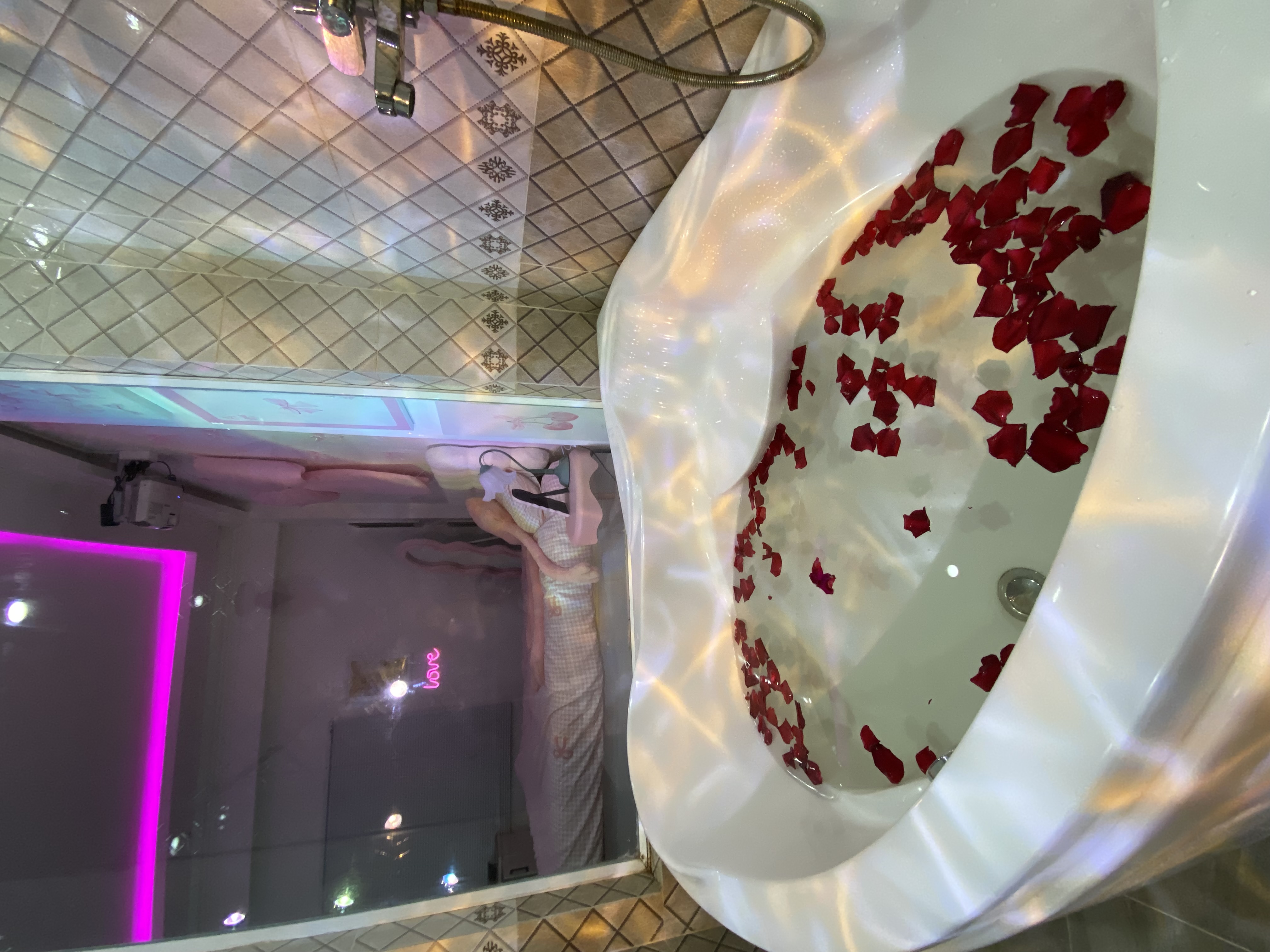 Rosy Room - ảnh 2